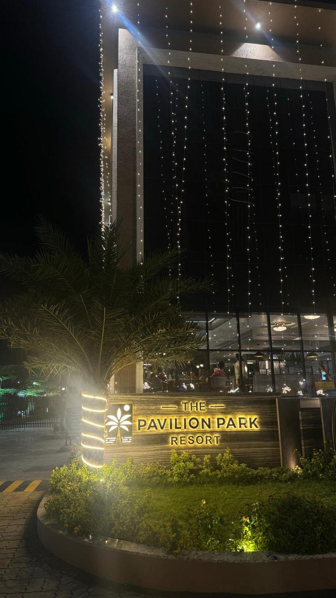 The Pavilion Park Resort Mālegaon Екстериор снимка