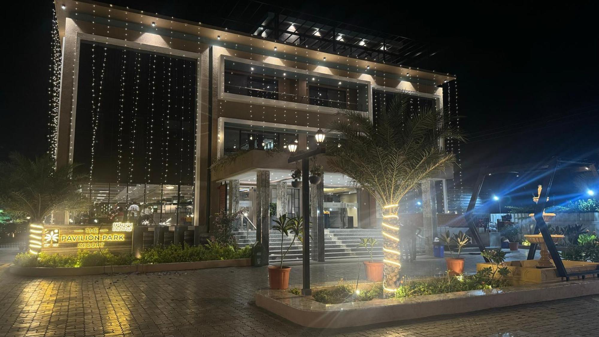 The Pavilion Park Resort Mālegaon Екстериор снимка